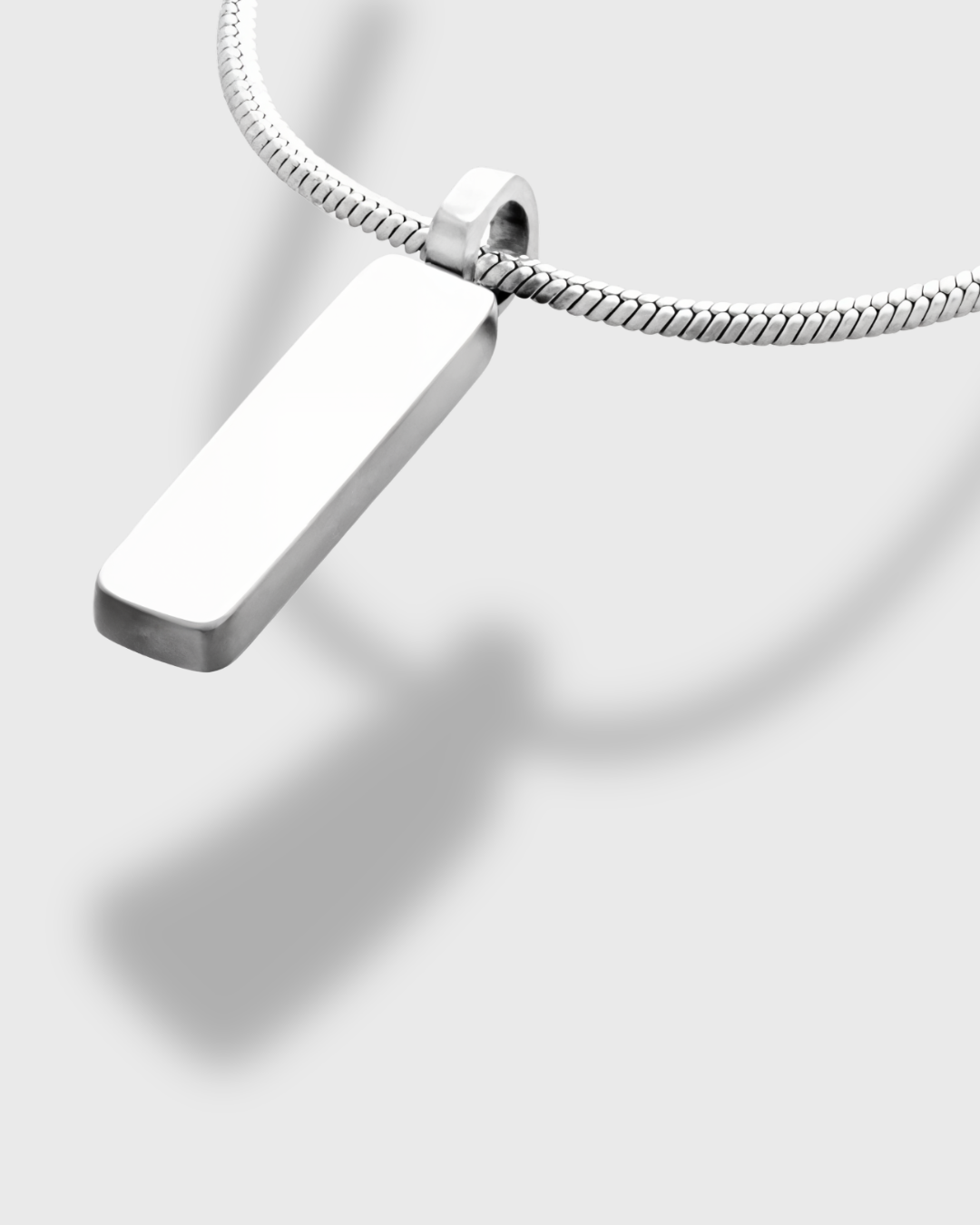 GRAND SUCESS – SQUARE CHAIN PENDANT